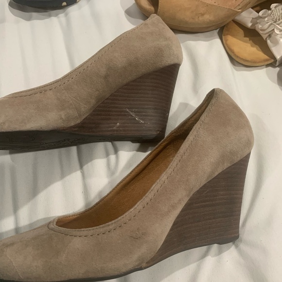 For sale Clarks suede brown wedges - Picture 2 of 3
